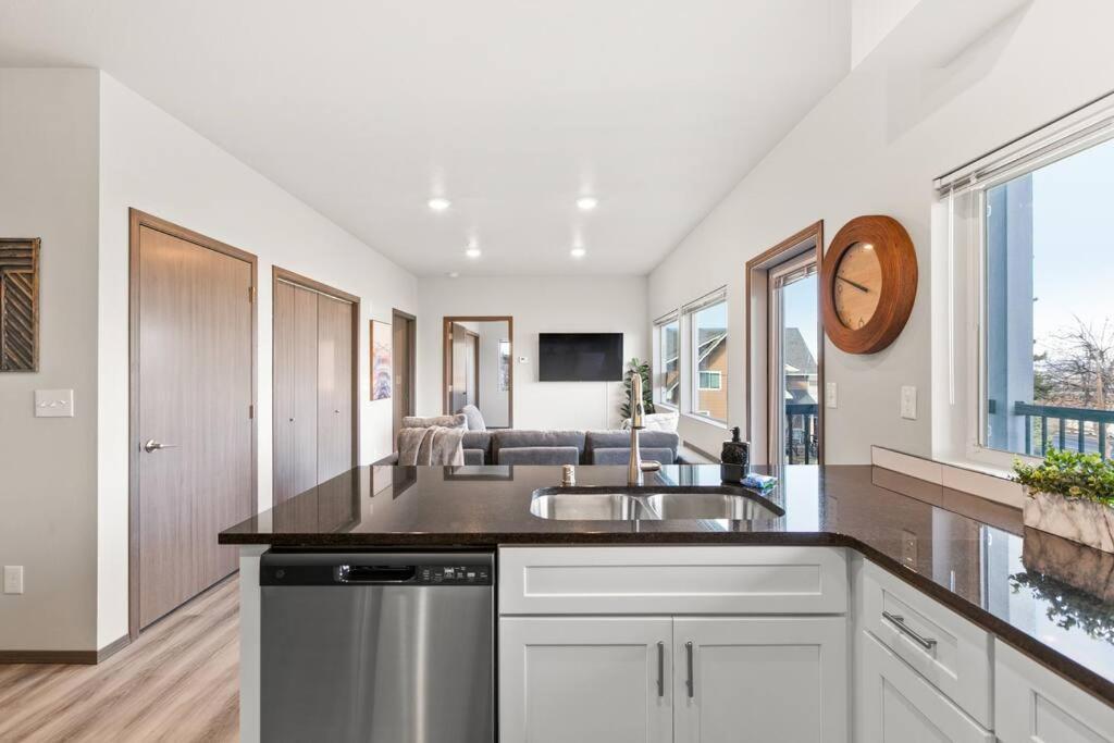 Brand New 2 Bd 2 Bth Near Dt And Perry District Apartman Spokane Kültér fotó